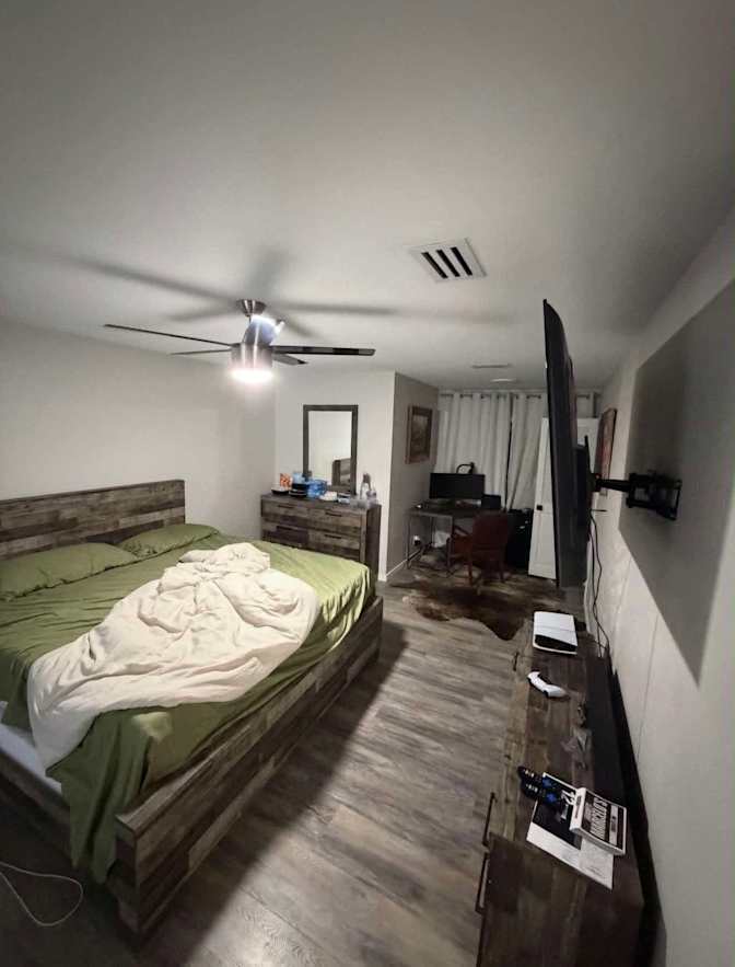 fsalaverry's room