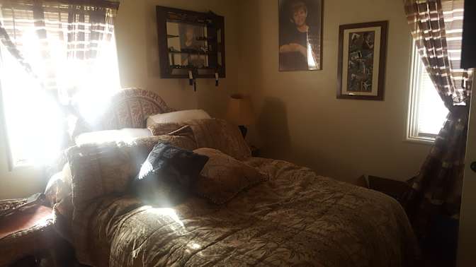 Ken's room
