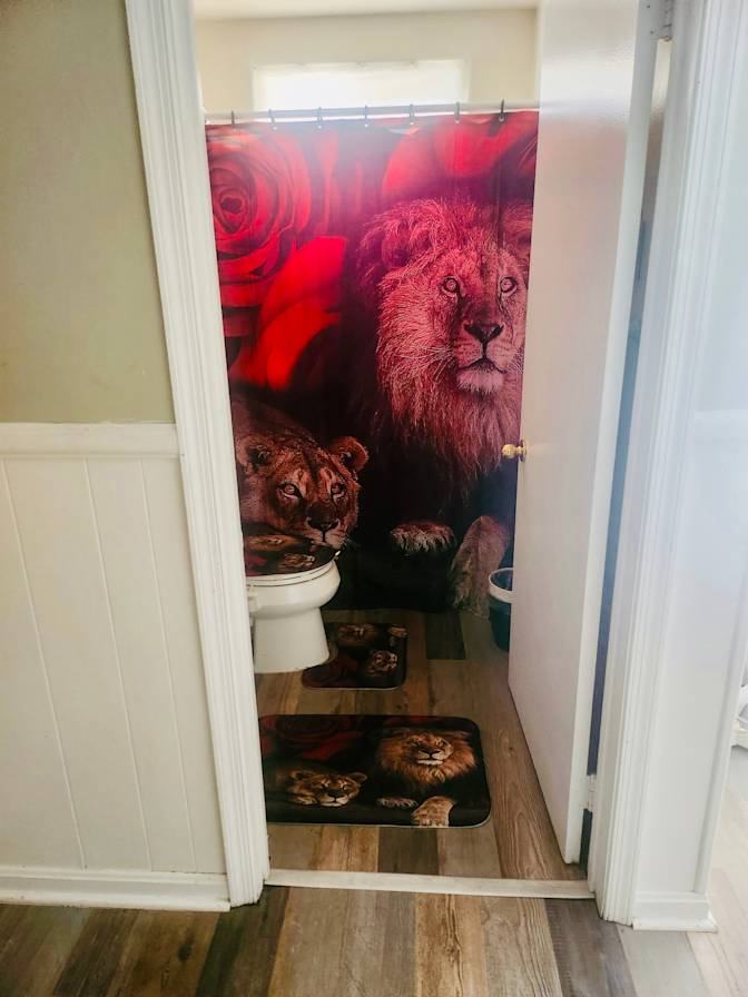 TEE ROOM's room