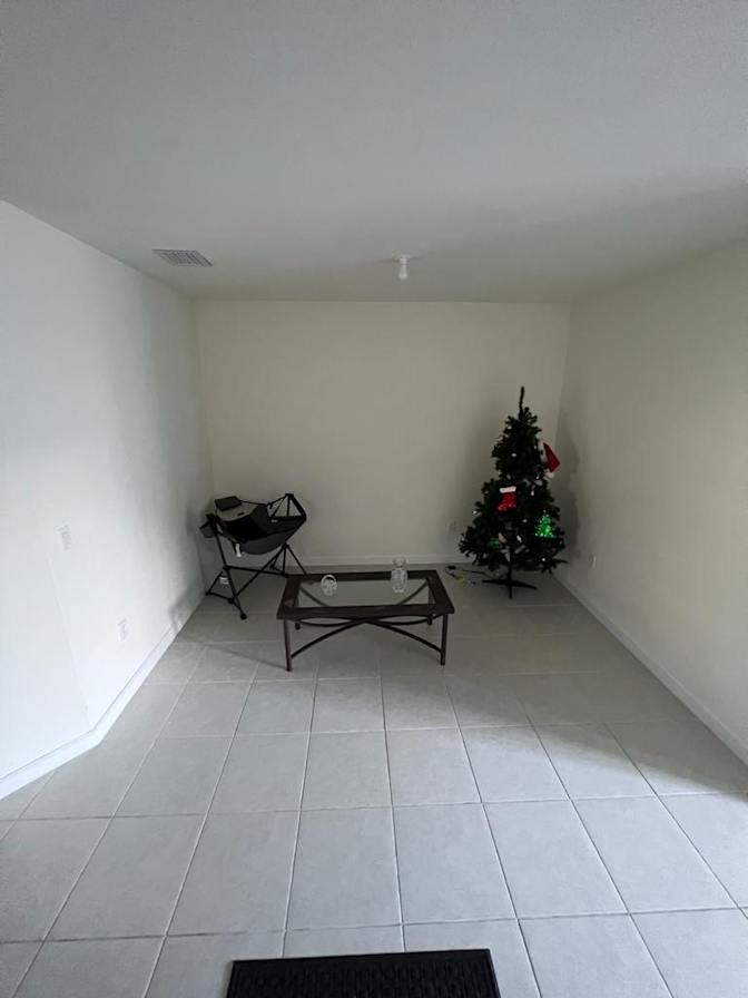 Luis's room
