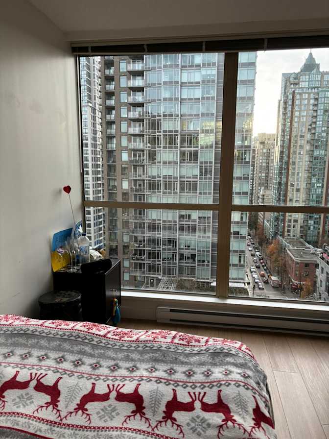 Lee's room
