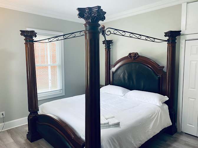 Alcove Rooms's room