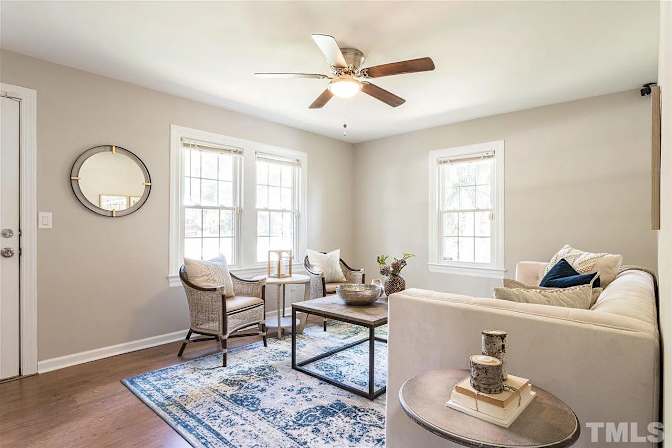 Alcove Rooms's room