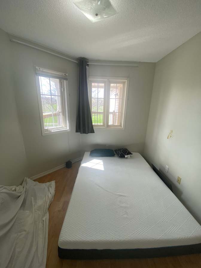 Kinaan aziz's room