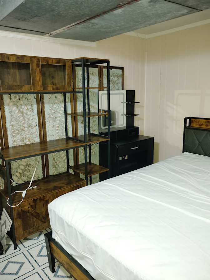 KIM BERAUN's room