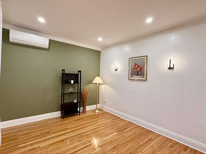 Nga Vu's room