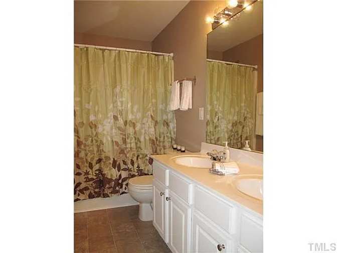 Alcove Rooms's room