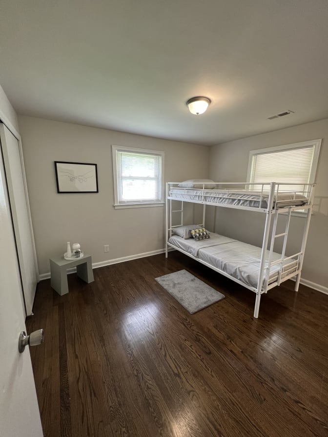 Andres's room