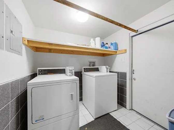 Welcome to this beautifully one-bedroom's room