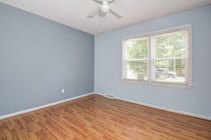 lifedoorrentals's room