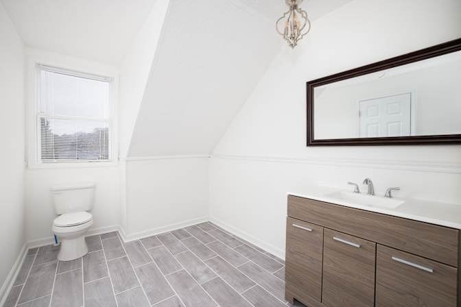 lifedoorrentals's room