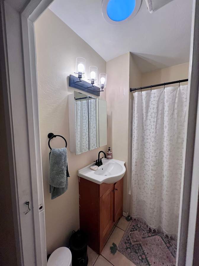 JoJo's room