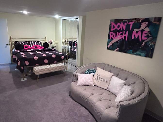 Lee's room