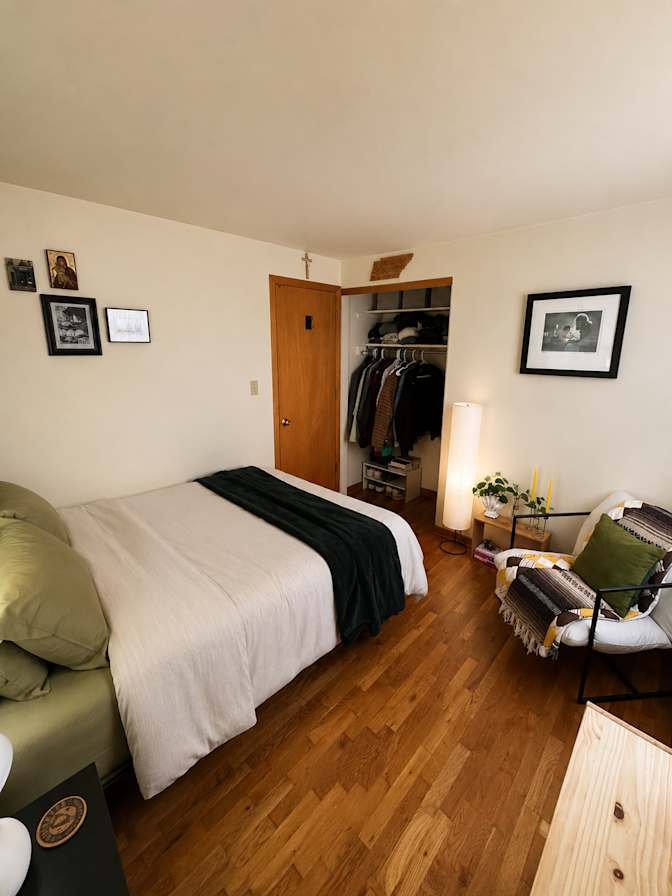 Dario's room