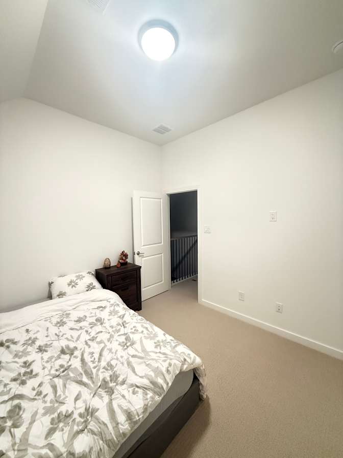 Luis's room