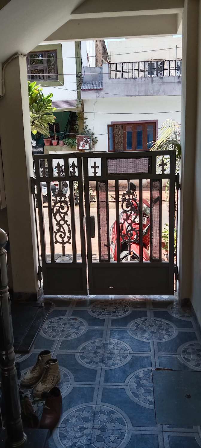 Deepak Mewade's room