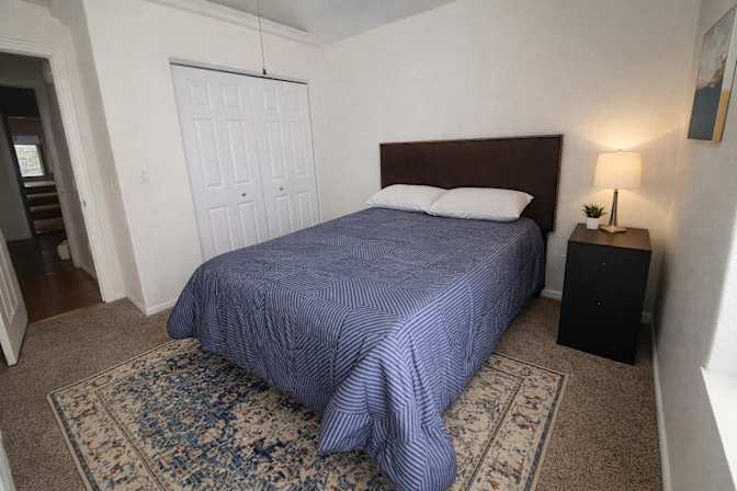 Leslie's room