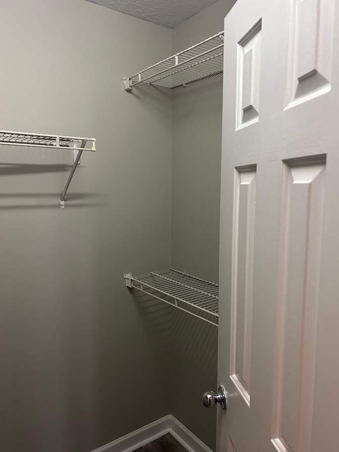 Alcove Rooms's room