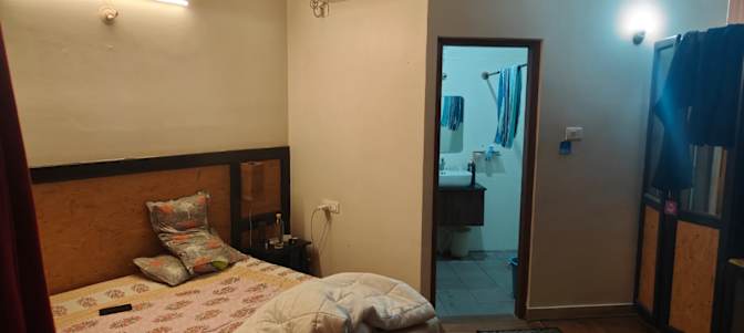 Arpinder's room