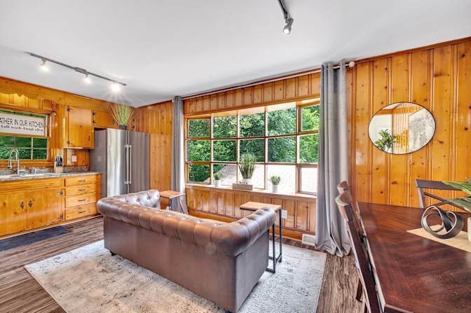 lifedoorrentals's room