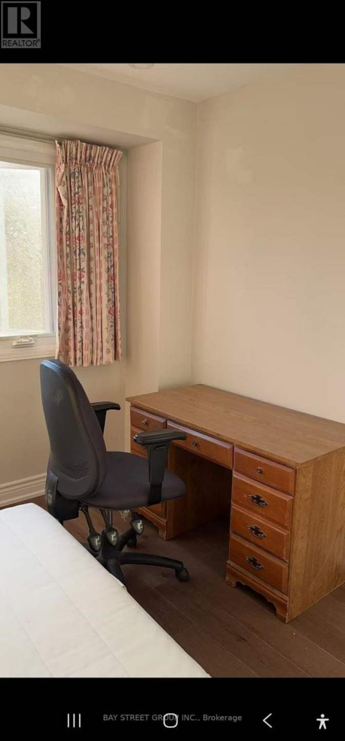 HONG TAI JIAO's room