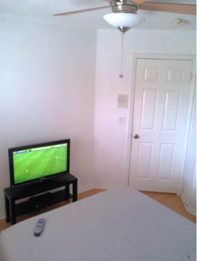 Andres's room