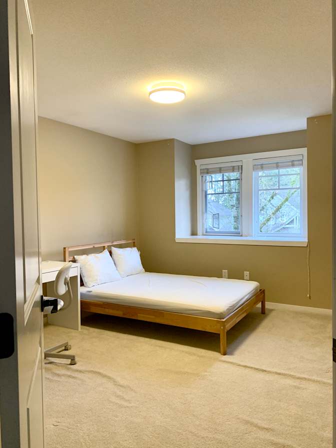 Leni's room