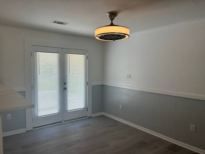 Alcove Rooms's room