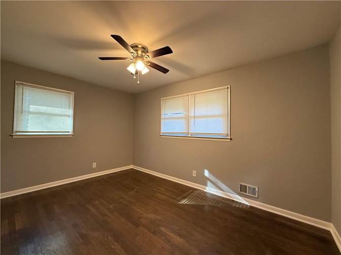 Alcove Rooms's room