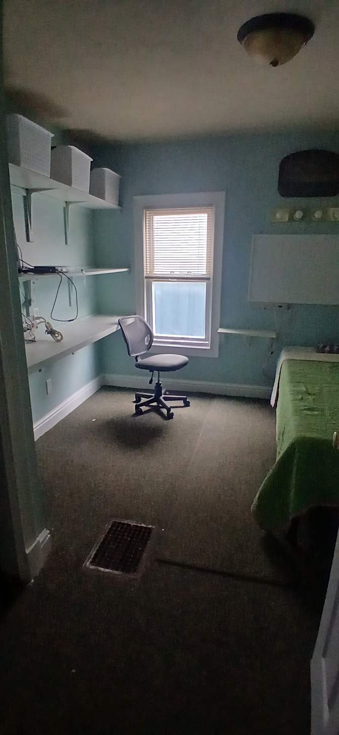 Tom Zomberg's room