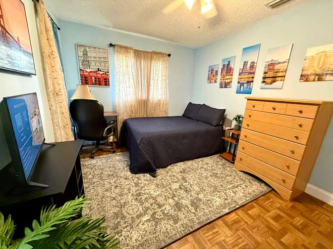 Shawn Harris's room