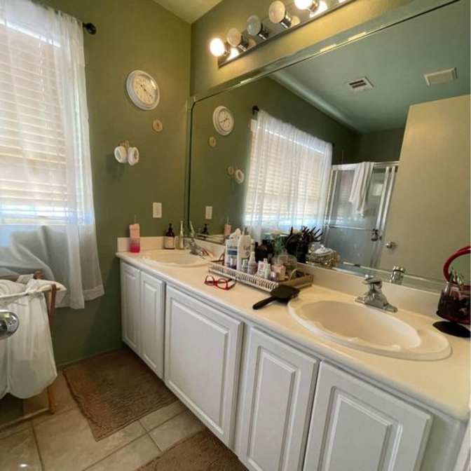 linda perea's room