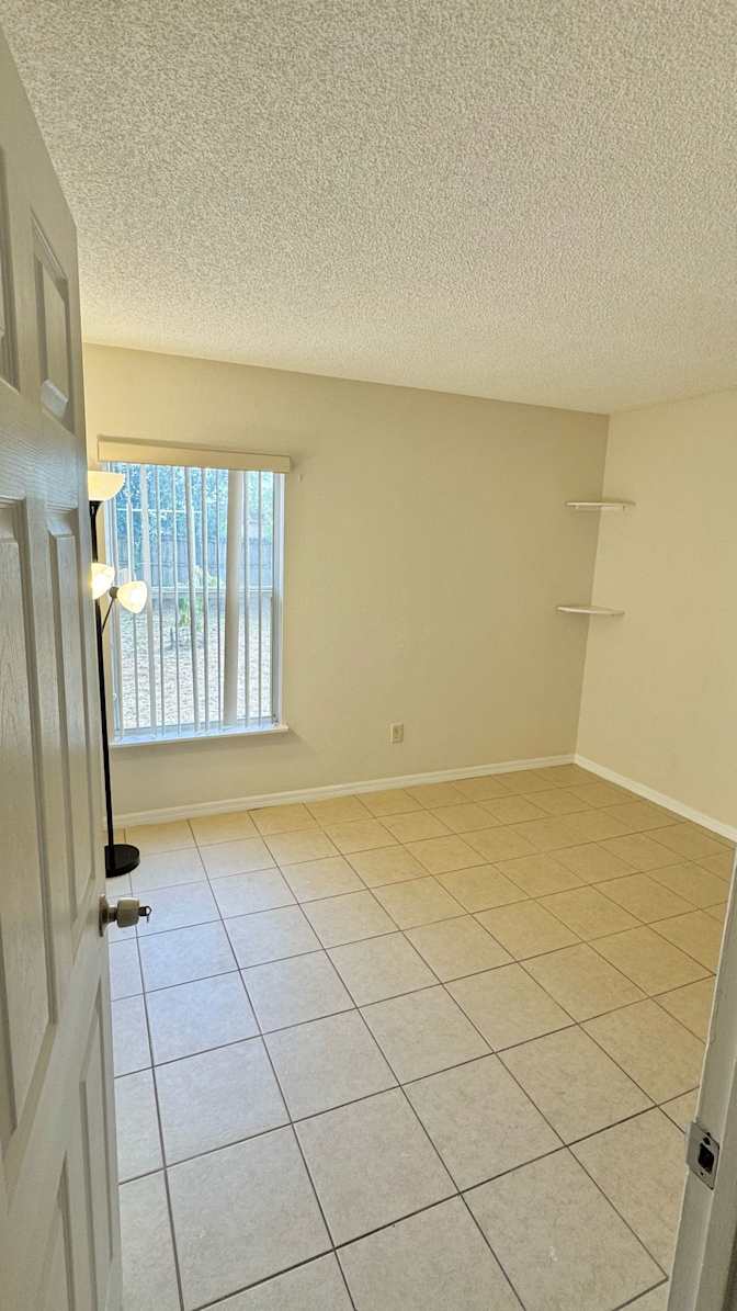 Carlos's room