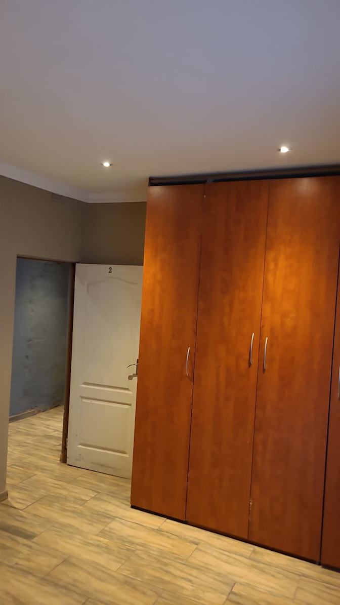 Tony Cellino's room