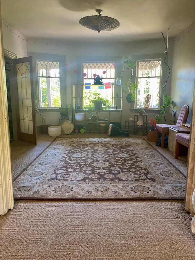 Lyle Povah's room