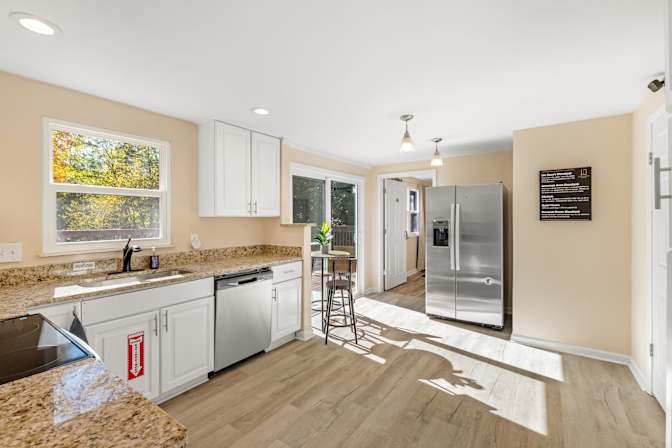 lifedoorrentals's room