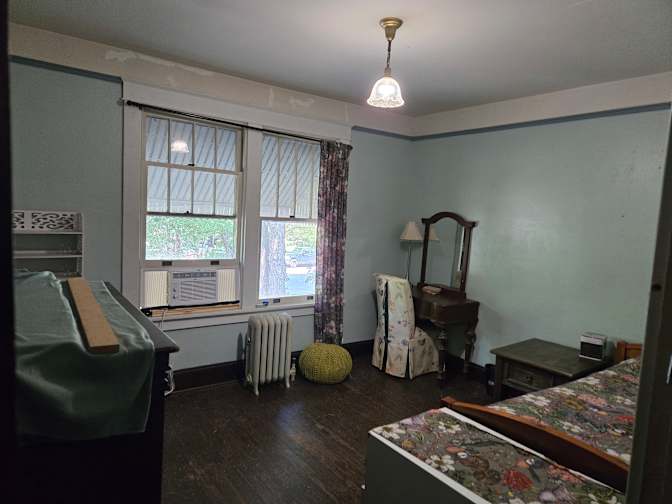 Sharon Owen Ledesky's room