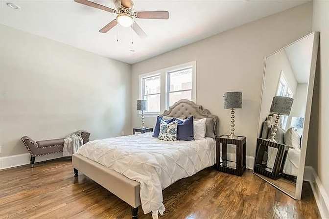 Alcove Rooms's room