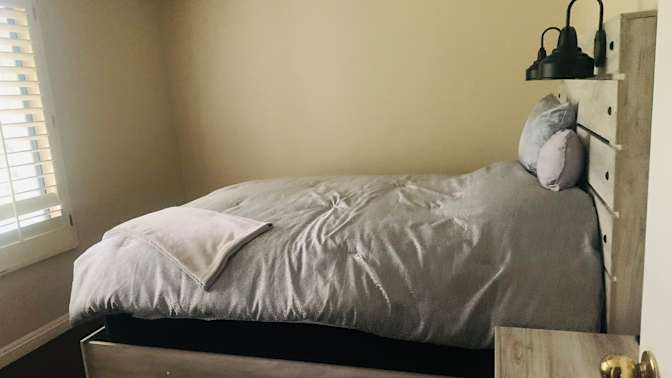 Gurbas's room