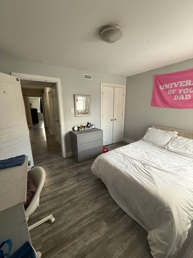 siya bhardwaj's room