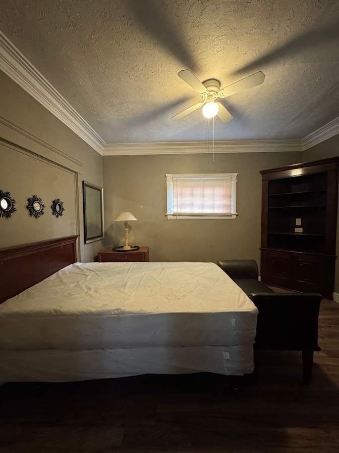 Black Diamond Ministries LLC's room