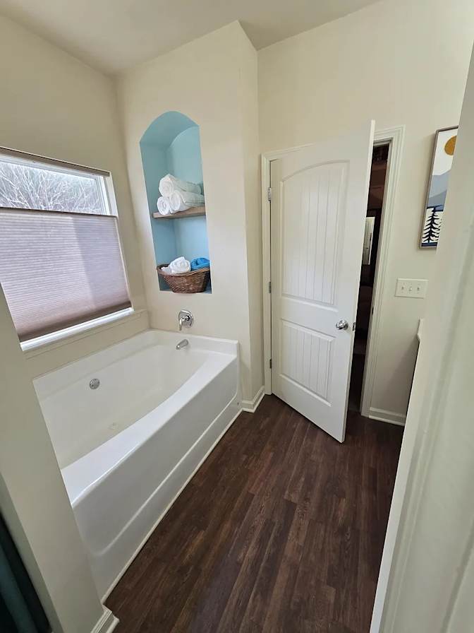 Alcove Rooms's room