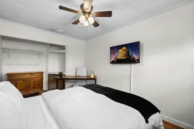 Karol G's room