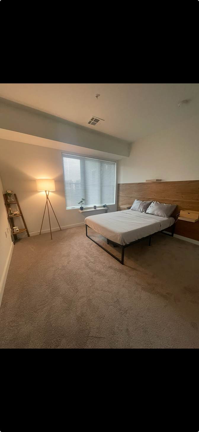 Yehshen Henry's room