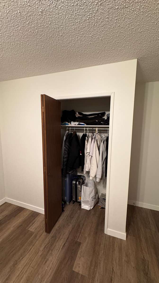 Jonas's room