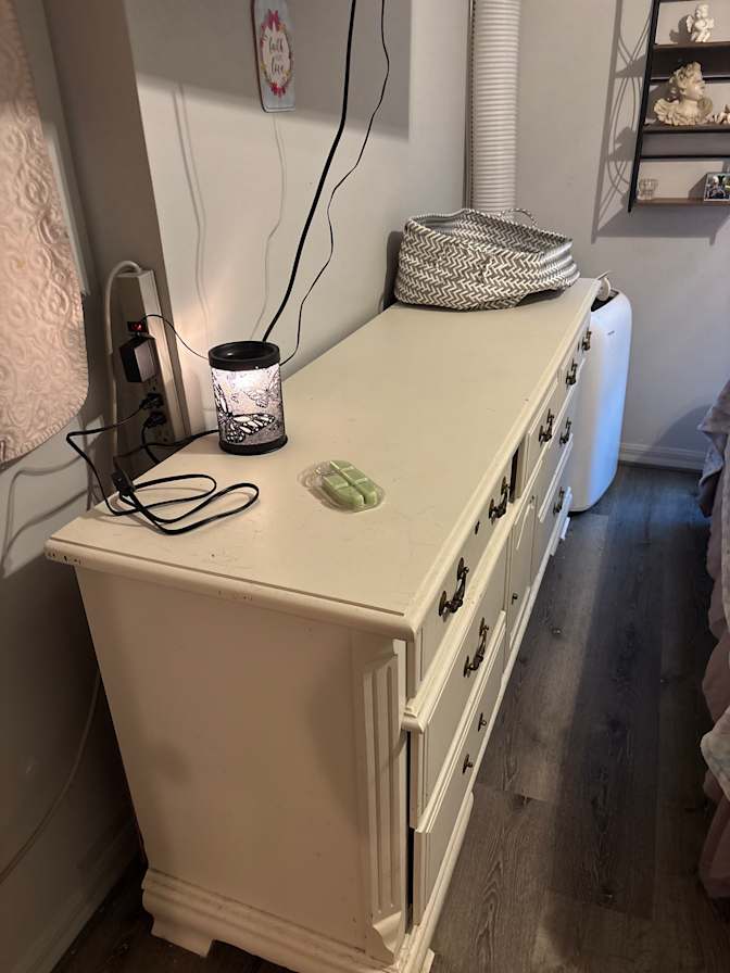 Toni  Ackler's room