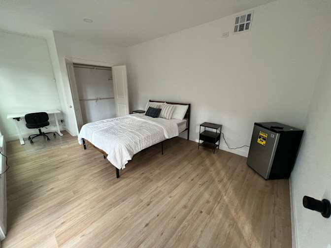 Eduardo's room