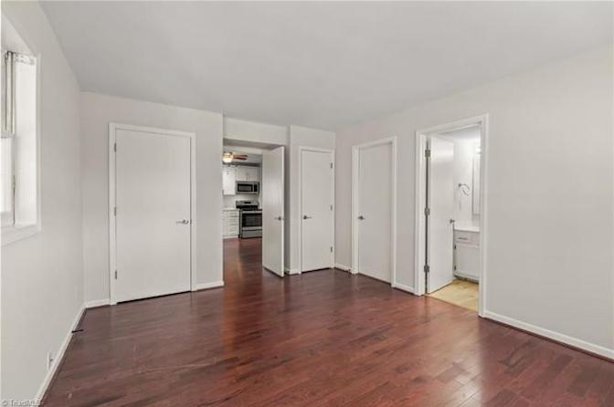 Alcove Rooms's room