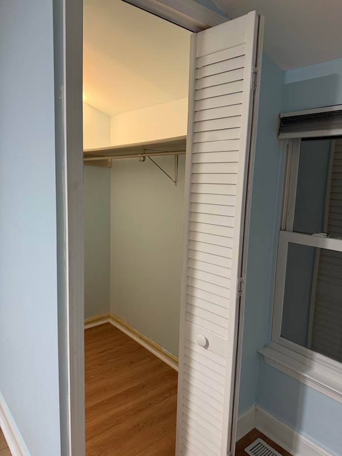 Yen's room