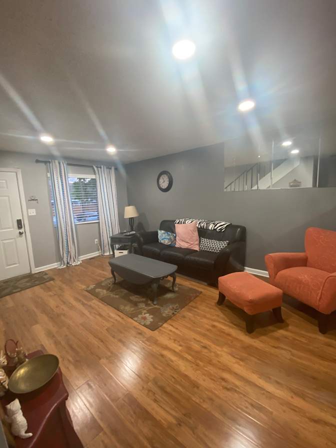 Leslie's room